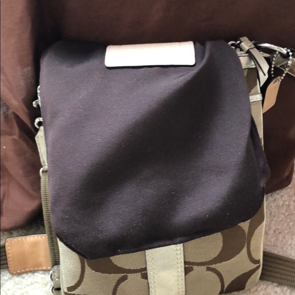 Coach - Picture 3 of 4